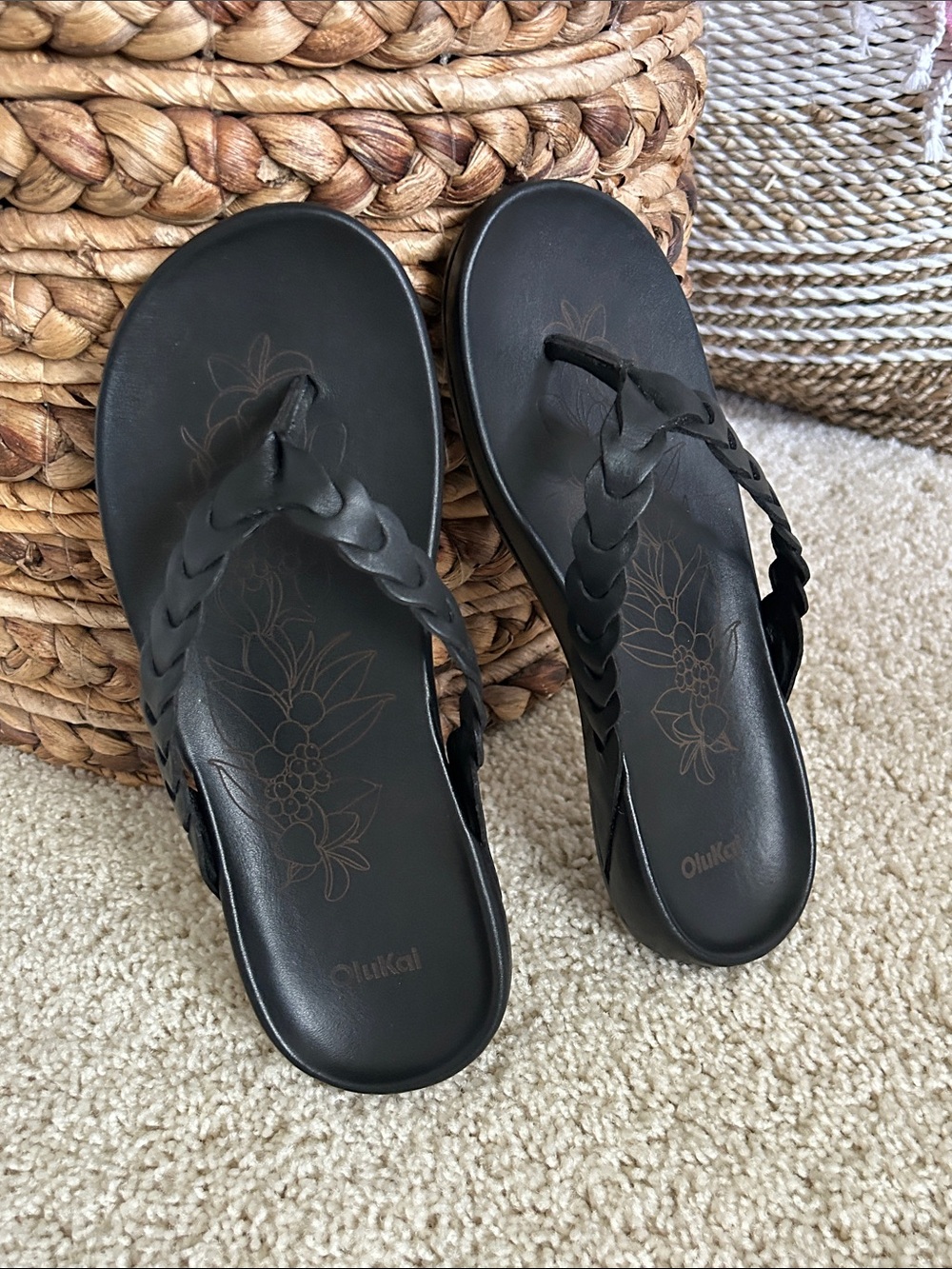 OluKai Lei Leather Flip Flop (Women) Black Braided Leather Thong Sandals Size  6